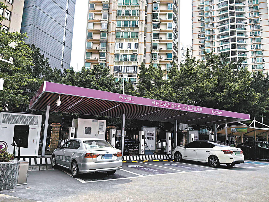 ◆深圳建「超充之城」，多個停車場改建充電站。 香港文匯報記者郭若溪  攝