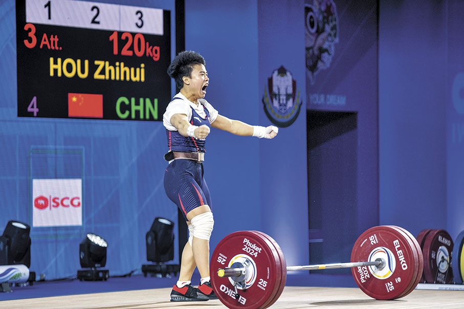 ◆侯志慧在女子49公斤級抓舉比賽打破世界紀錄。 新華社