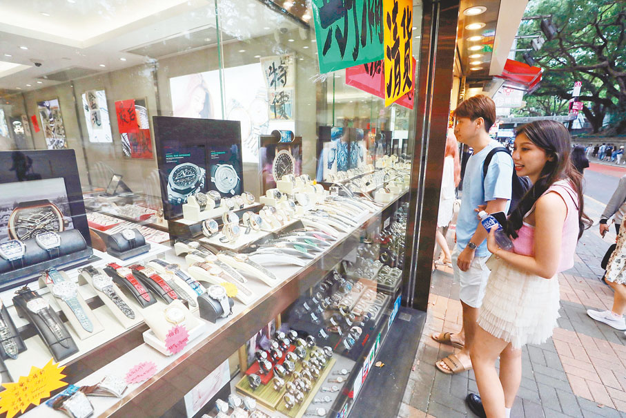 ◆「珠寶首飾、鐘錶及名貴禮物」於今年首兩個月的銷貨價值按年增長8.8%。香港文匯報記者郭木又  攝