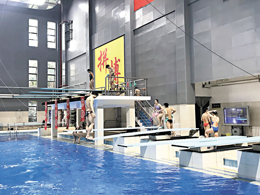 ◆圖為廣東二沙體育訓練基地內，運動員正在訓練。香港文匯報記者敖敏輝  攝
