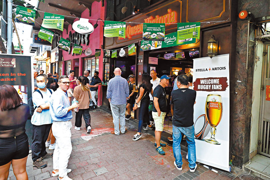 ◆七欖盛事帶旺周邊酒吧及食肆生意。香港文匯報記者黃艾力  攝