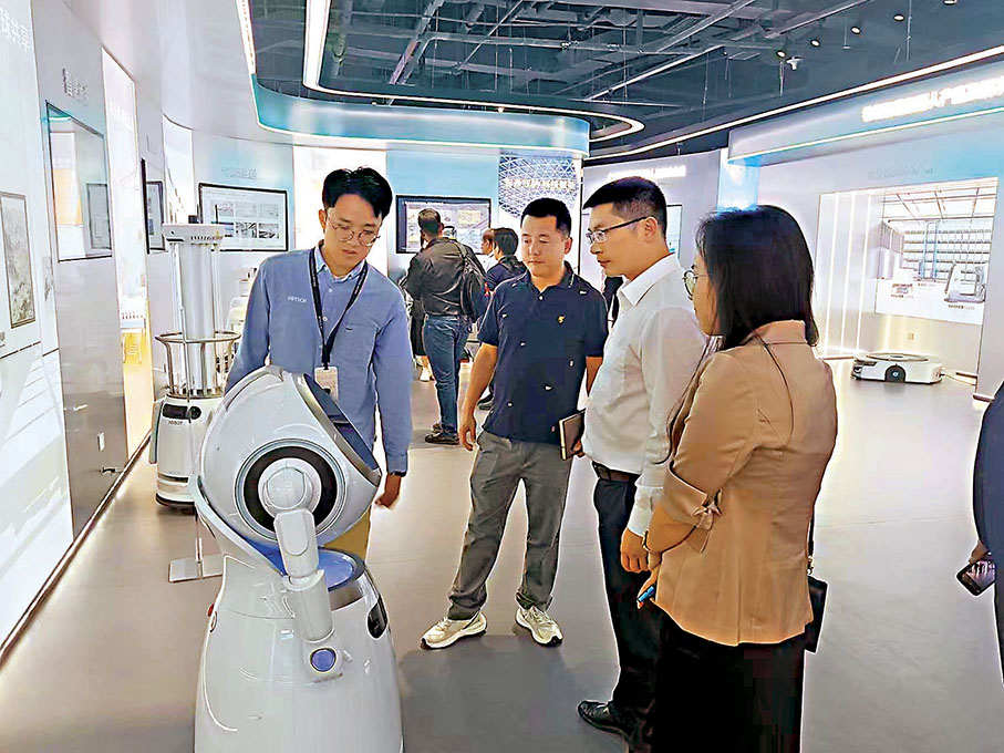 ◆優必選研發生產機器人吸引許多客戶。 記者李昌鴻 攝