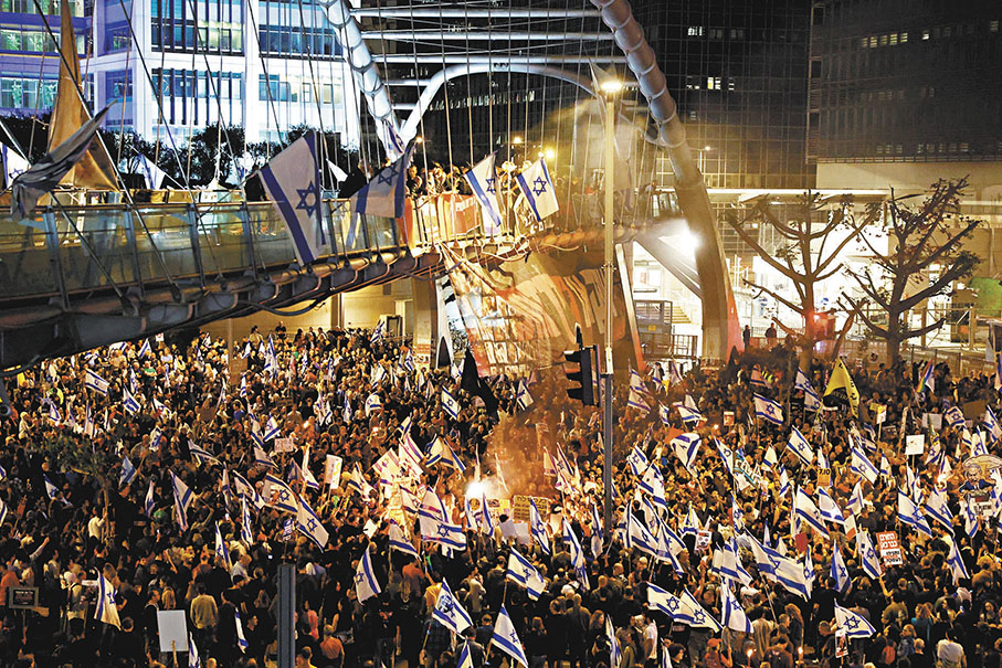 ◆特拉維夫10萬人集會抗議以色列政府。 路透社