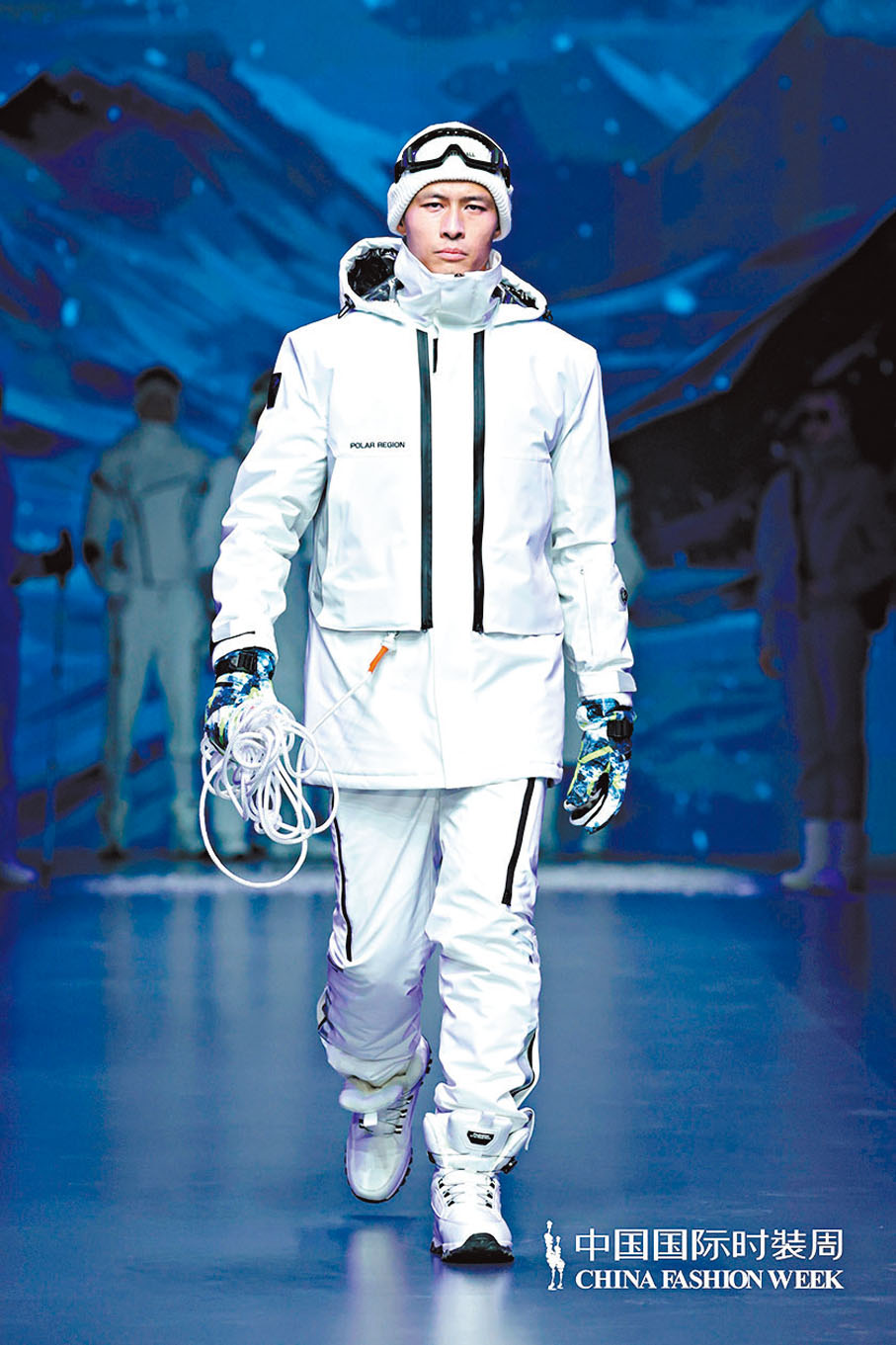 ◆新型熱敏感半導體發熱材料，在嚴冬能夠自動適應人體溫度。