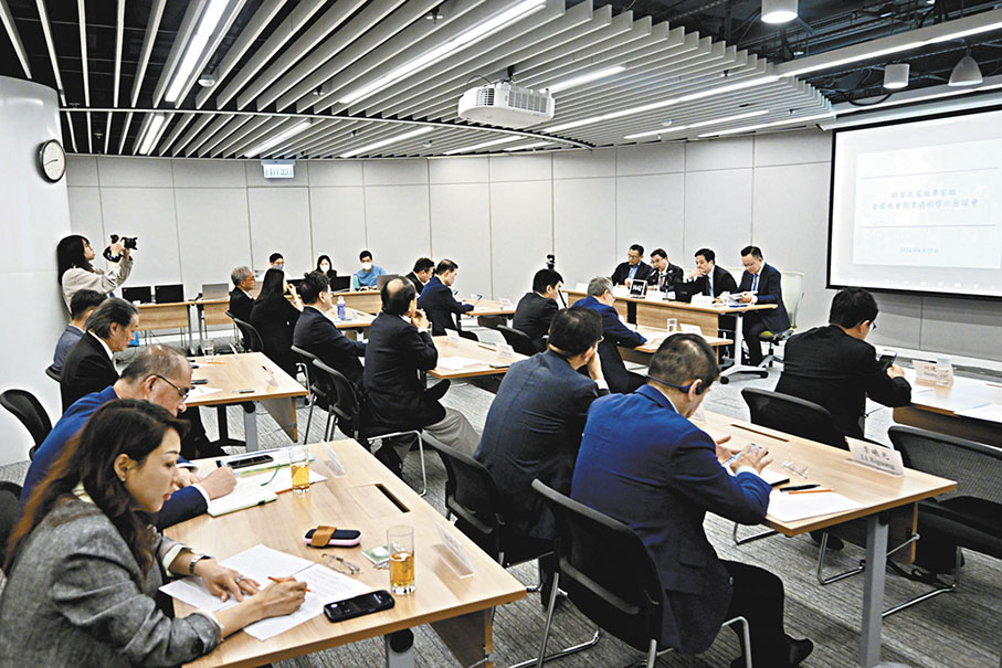 ◆特首政策組昨日舉辦全國兩會對香港啟示座談會。