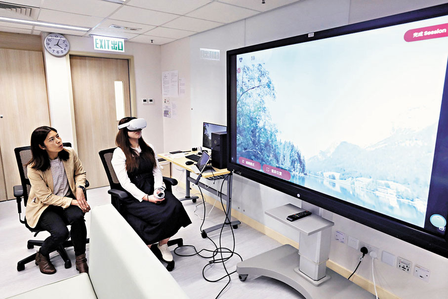 ◆社會福利署研發了一套虛擬實境（VR）系統，讓有情緒需求的求助人沉浸於恬靜、安逸的虛擬環境下令情緒平復。 香港文匯報記者郭木又  攝