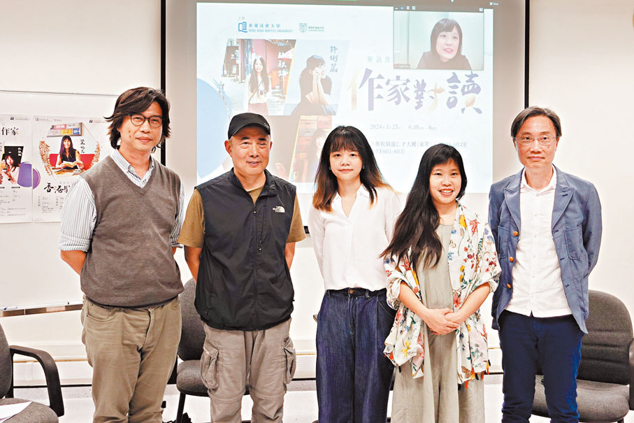◆葉兆言（左二）與來自香港、內地和台灣的作家在活動中對讀。