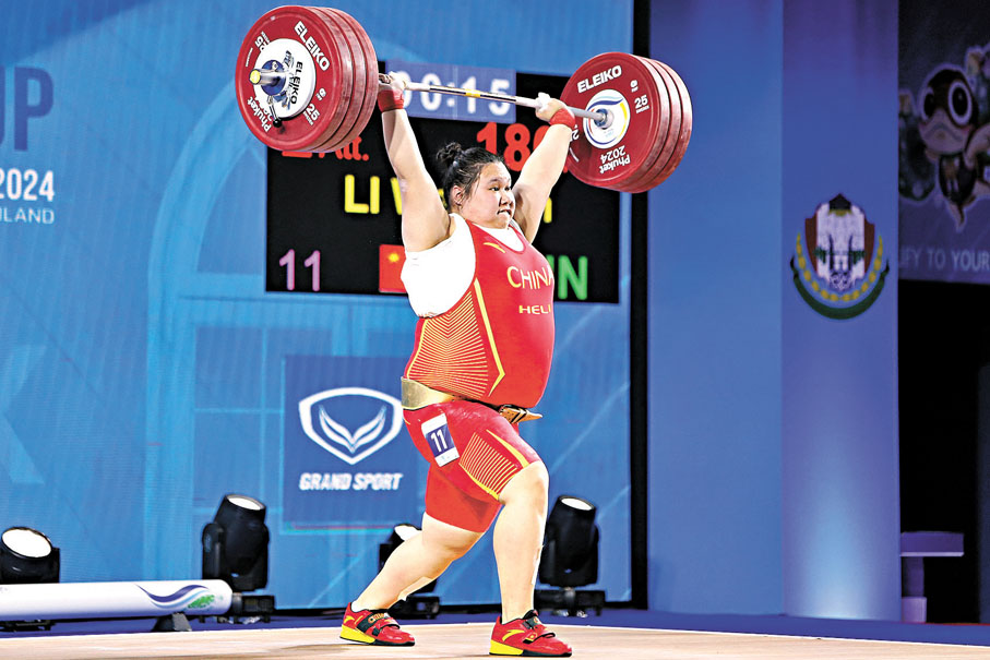 ◆李雯雯以抓舉145公斤、挺舉180公斤、總成績325公斤收穫三枚金牌。 新華社