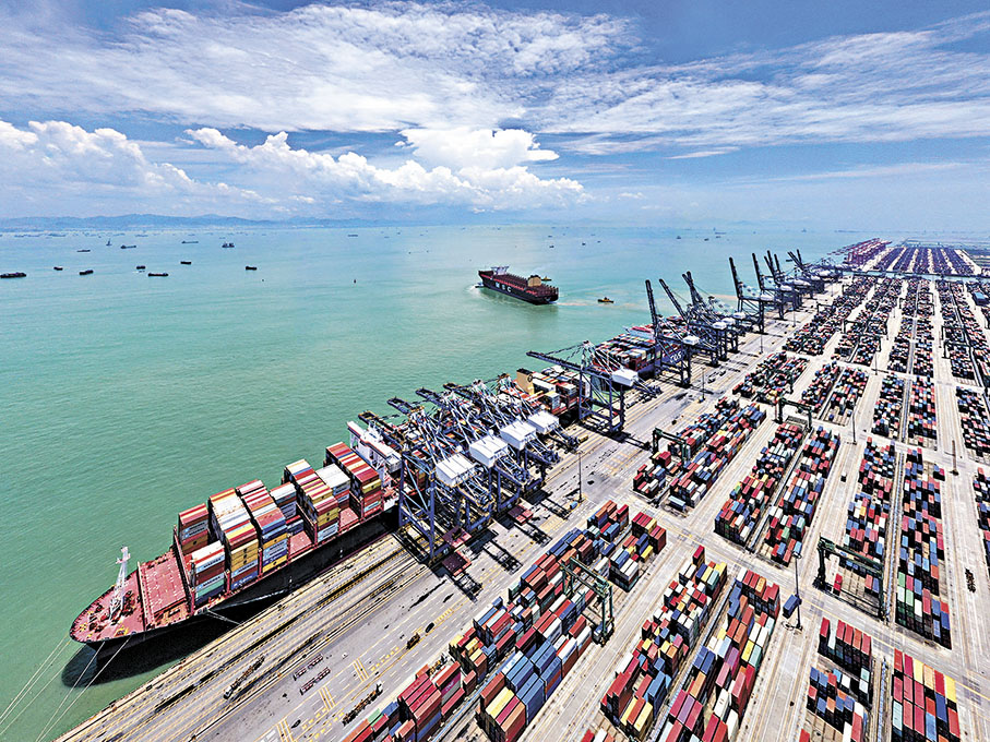 ◆今年一季度，內地貨物貿易進出口總值10.17萬億元，同比增長5%。圖為廣州港南沙港區。 中通社