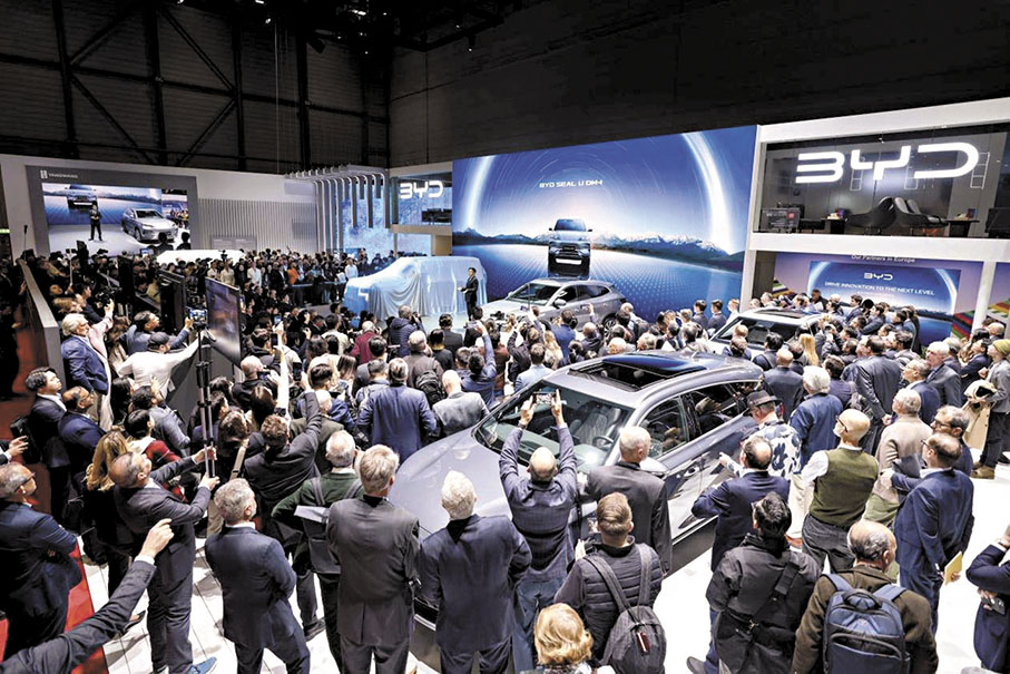 ◆比亞迪今年2月攜8款新能源車型亮相日內瓦車展，成為全場焦點。 網上圖片