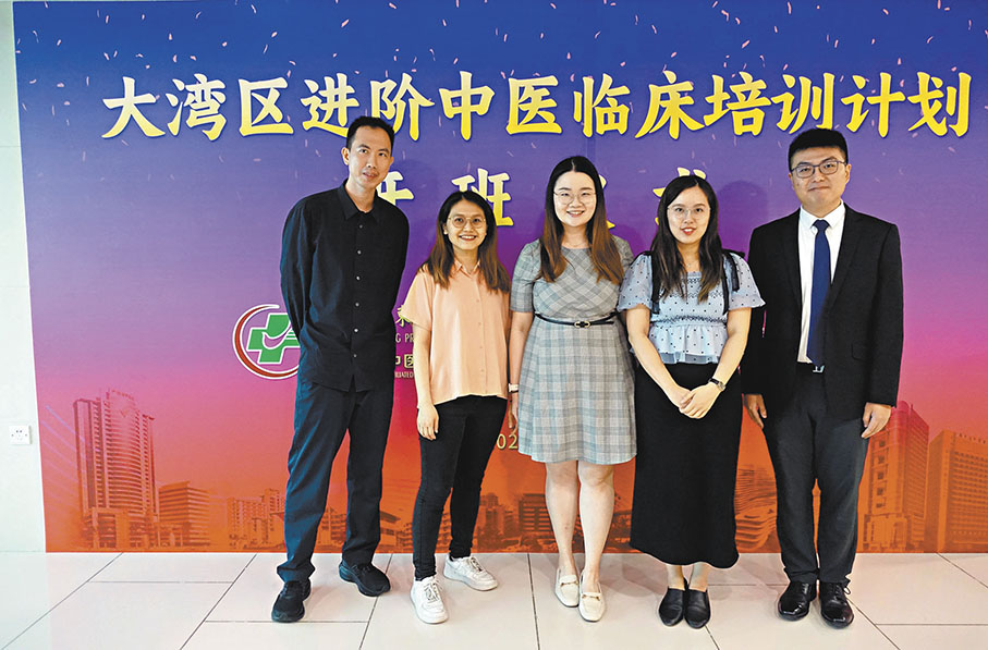 ◆首批5名香港中醫師將在廣東省中醫院進行為期兩年的培訓。他們都對培訓感到興奮。 香港文匯報 記者盧靜怡  攝