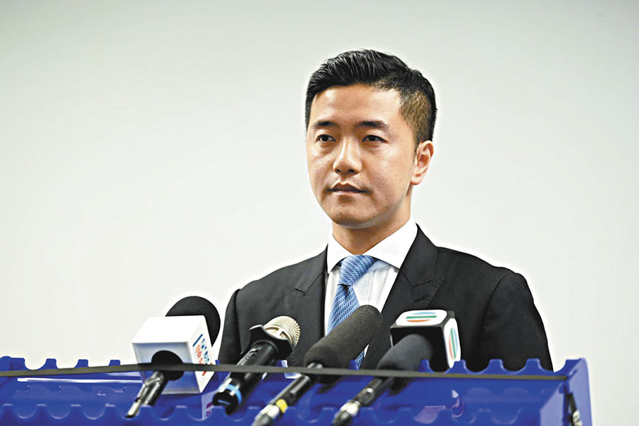 ◆羅禮謙總督察昨日講述警方偵破涉招攬學生參與的「碰瓷黨」詐騙案詳情。 香港文匯報 記者鄺福強  攝