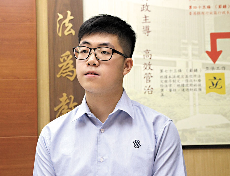 顏子賢：在電影中，我看到以往的科學家為維護國家安全所做的努力，他們一磚一瓦地為國防打下了堅實的地基。正是因為他們有「先天下之憂而憂，後天下之樂而樂」的覺悟，才能排除萬難，使我們享受到今日的和平，令我非常動容。	