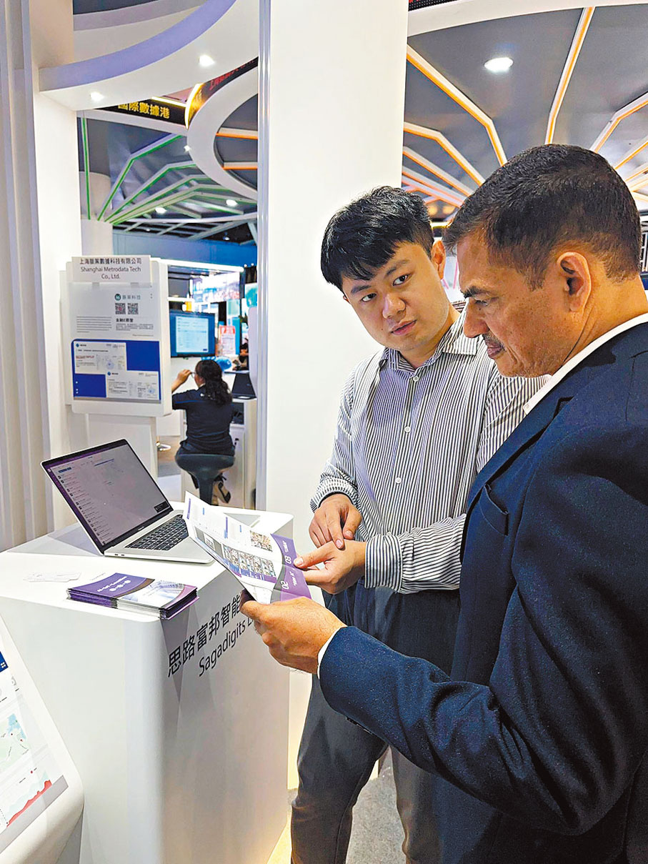 ◆皮駿杰（左）指，許多風險並不來源於偶然，該公司的AI模型可通過來自物聯網的數據，降低事故發生的幾率。