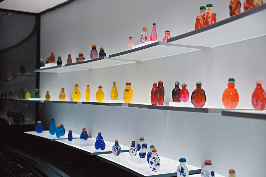 ◆各色玻璃鼻煙壺　小凡  攝