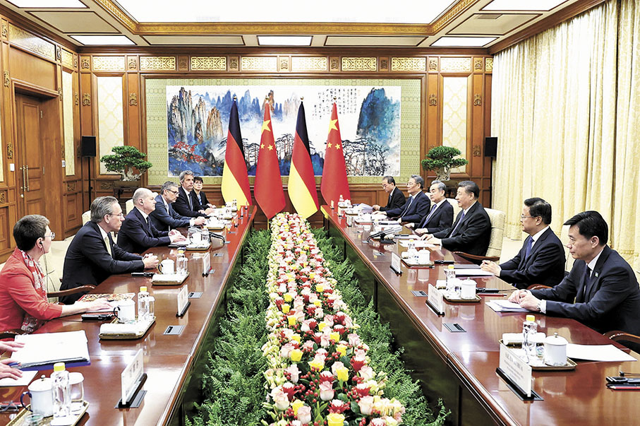 ◆4月16日上午，國家主席習近平在北京釣魚台國賓館會見德國總理朔爾茨。 新華社