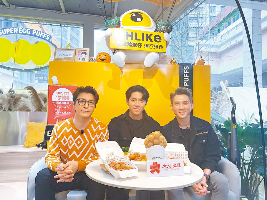 ◆張景淳（左）、羅天宇（中）、李興華（右）不僅是噢萊客小吃店的老闆，也是這裏吸引客流的「活招牌」。 香港文匯報記者胡永愛  攝