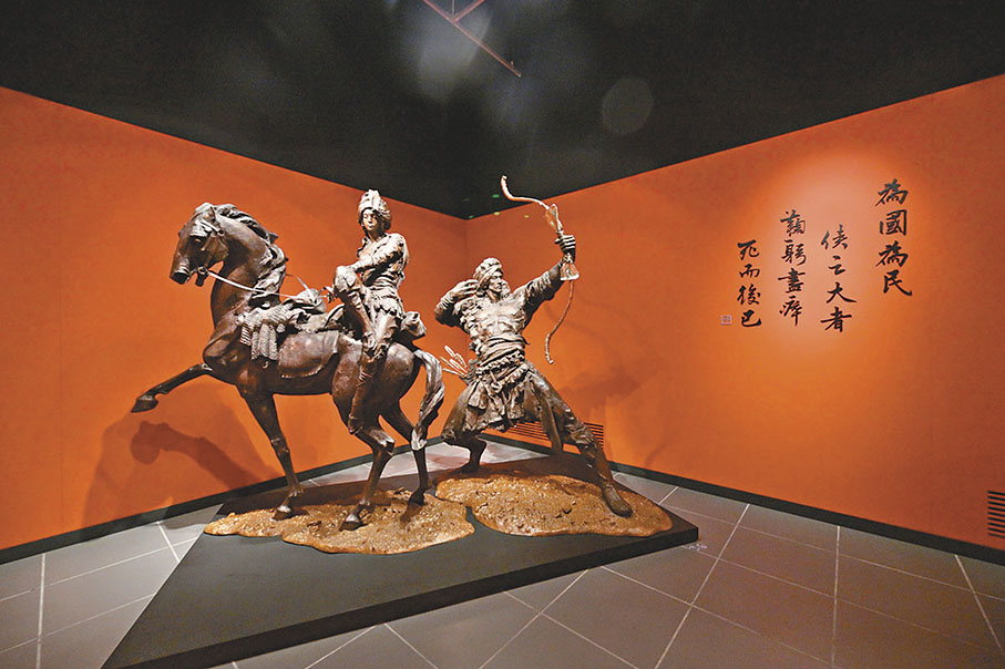 ◆ 郭靖和黃蓉雕像。 資料圖片