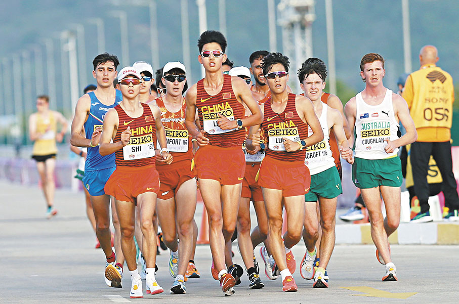 ◆中國隊奪男子10公里團體冠軍。 新華社