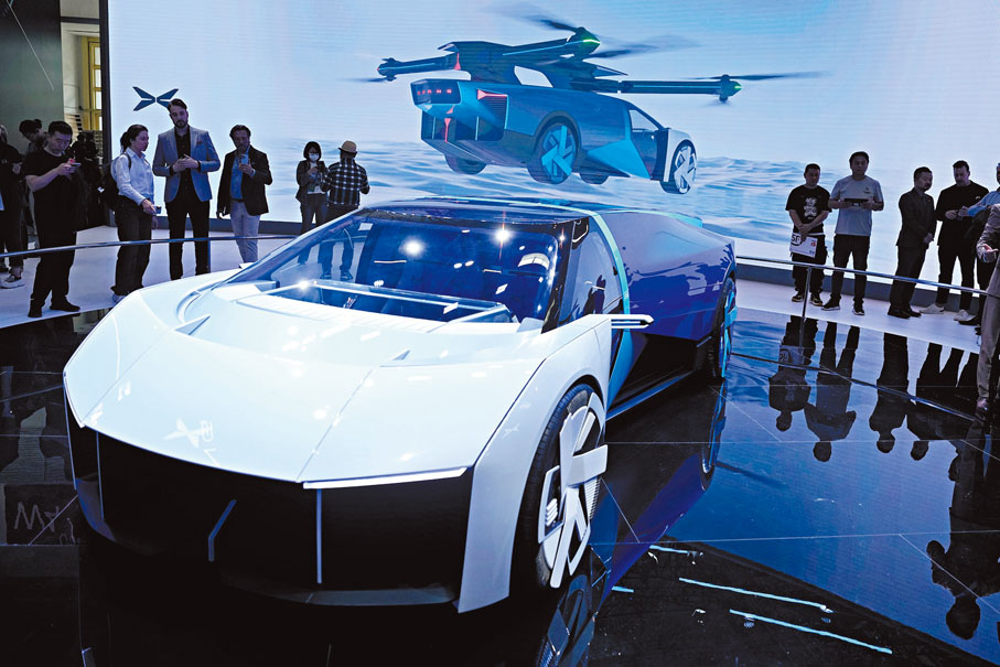 ◆小鵬汽車的eVTOL 飛行概念車在北京車展上展出。 美聯社