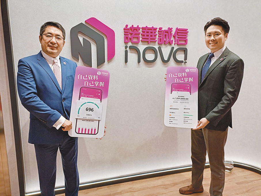 ◆何佳意（左）料推出NOVA PASS後首兩周有望錄得1萬至2萬名客戶登記。右為朱經熹。 香港文匯報記者曾業俊 攝