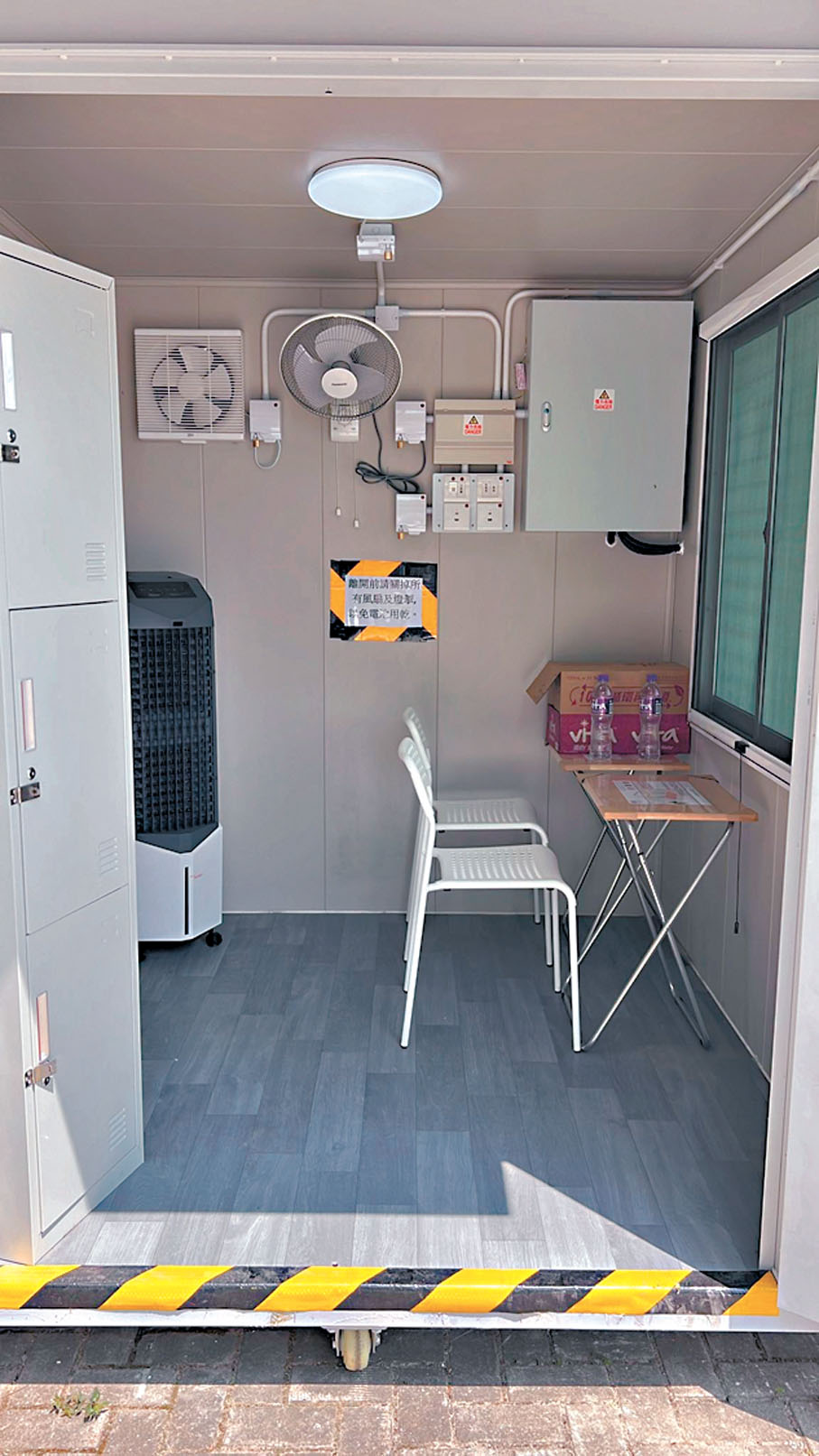 ◆食環署今年在鄉郊員工休息地點安裝了太陽能清涼休息站，站內設施齊備。