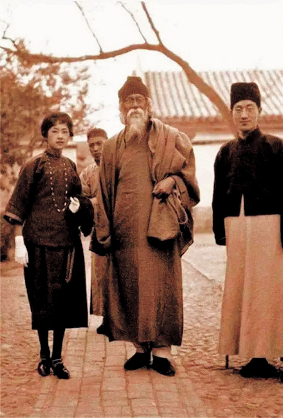 ◆百年前，泰戈爾在徐志摩和林徽因的陪同下遊覽法源寺。 網上圖片