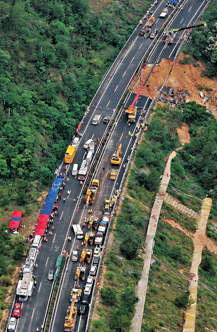 ◆5月1日梅大高速茶陽路段發生一處路面塌方事故後，廣東省委省政府高度重視，省、市全力開展救援工作，成立事故救援現場指揮部，公安、應急、消防、衞健、交通、礦山救護隊等投入500多人參與現場救援。 新華社