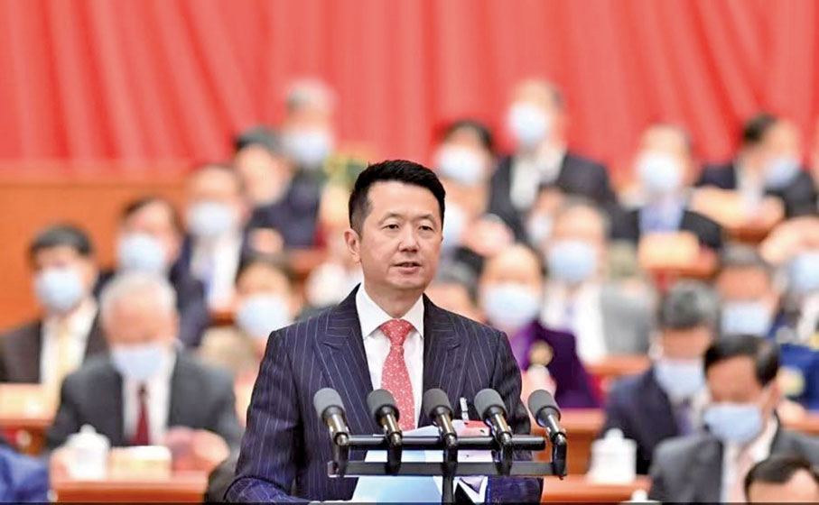 ◆魏明德在2022年全國政協全體會議上發言。