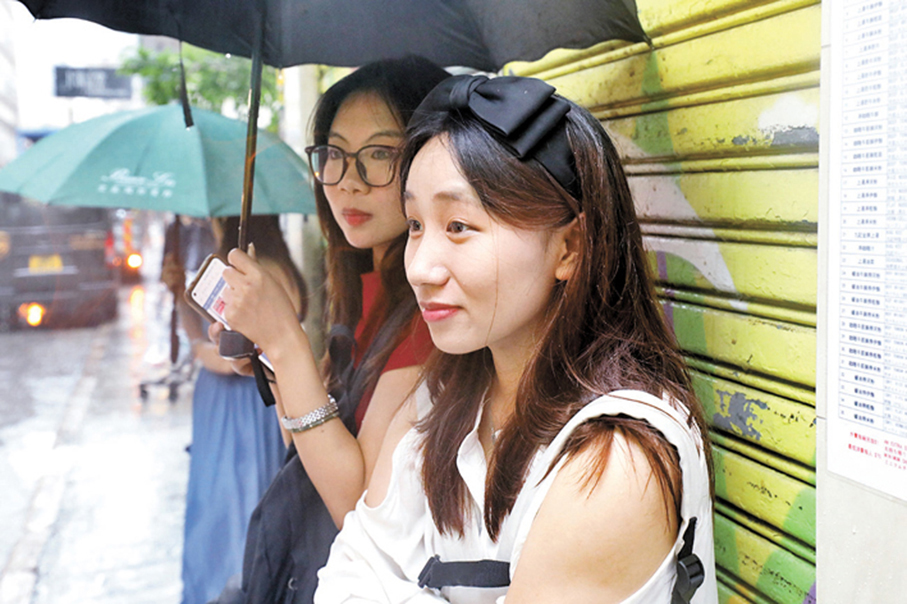 ◆遊客Melody（右）