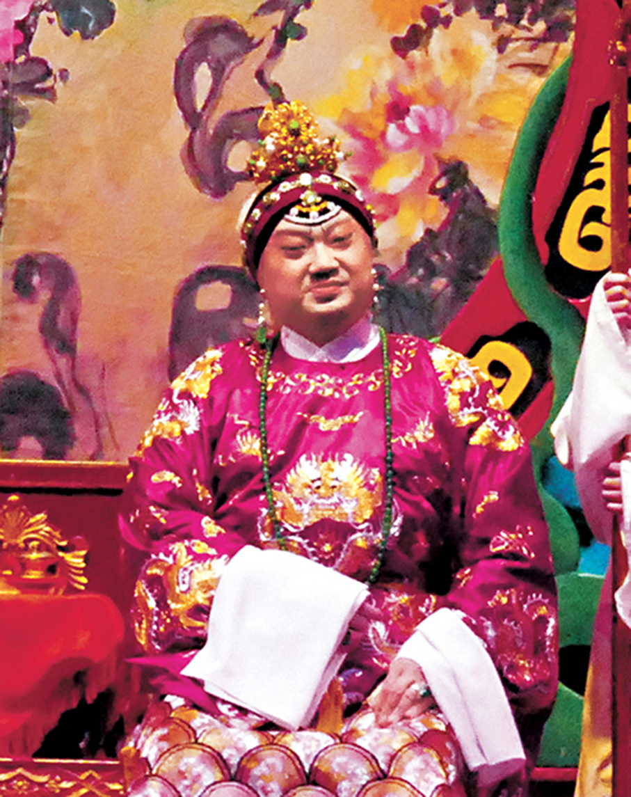 ◆陳鴻進反串演賈母。