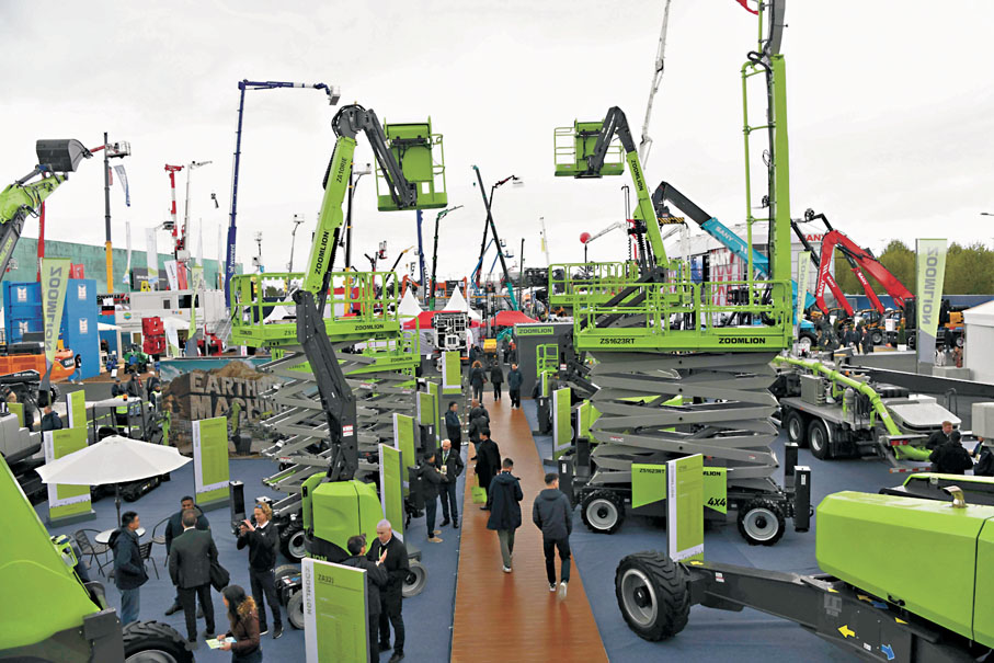 ◆中聯重科產品亮相巴黎工程機械展。中新社