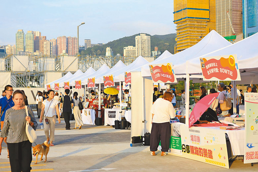 ◆盛事活動帶動海旁市集生意。香港文匯報記者北山彥  攝