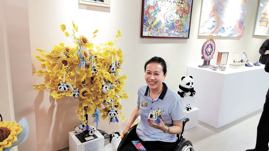 ◆「美麗工坊」項目殘疾女性代表唐占鑫。香港文匯報記者馬曉芳 攝