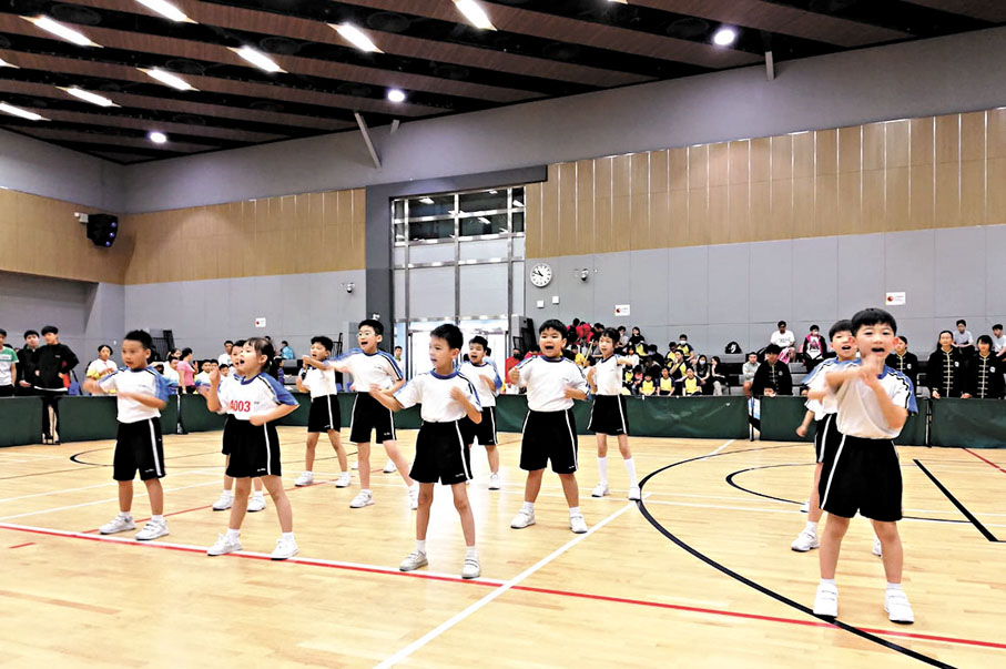 ◆奪得小學組一等獎的嗇色園主辦可銘學校，學生們在比賽時展現武藝操。 學校供圖