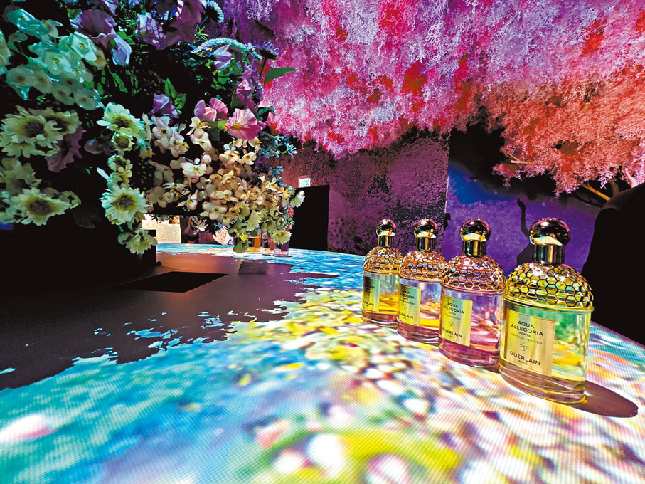 ◆展館散發着多種法國嬌蘭花草水語香水的香氣。