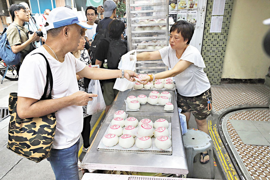 ◆長洲特色平安包。 香港文匯報記者郭木又  攝