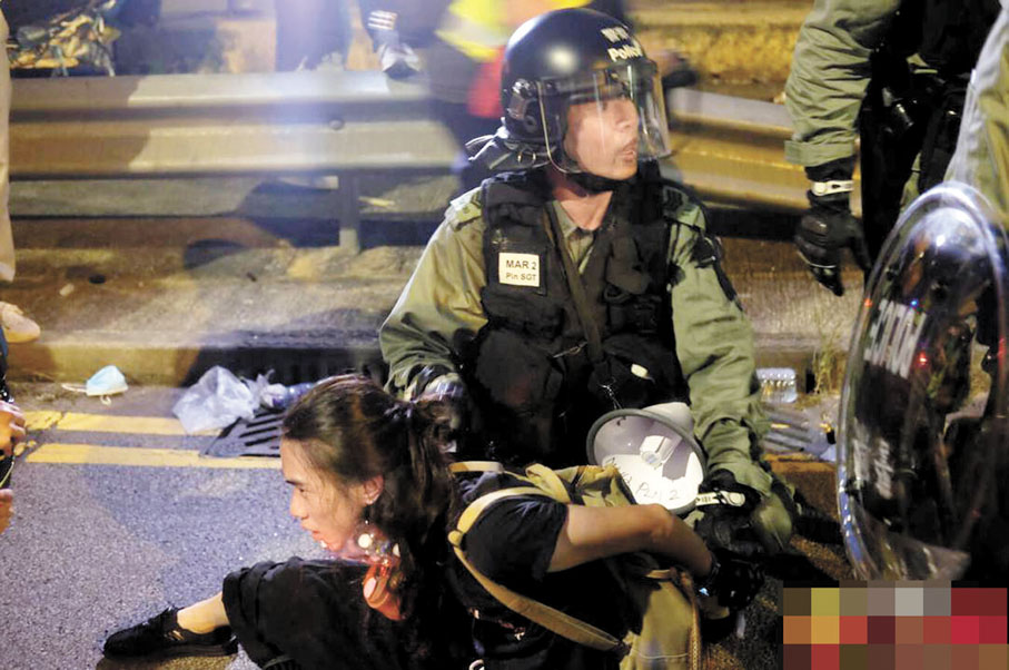 ◆社工劉家棟2019年7月27日在元朗阻礙警方推進而被捕。資料圖片