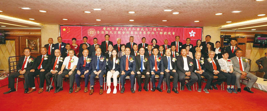 ◆ 聯歡晚會上賓主合影。