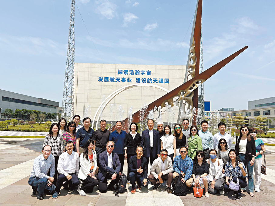 ◆交流團在中科宇航產業化基地合影。 香港文匯報記者帥誠 攝