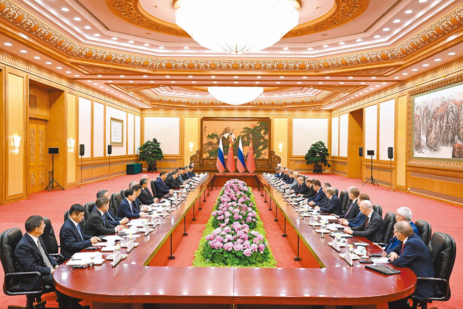 ◆5月16日上午，國家主席習近平在北京人民大會堂同來華進行國事訪問的俄羅斯總統普京舉行會談。這是兩國元首主持大範圍會談。 新華社