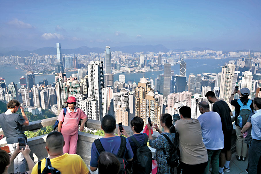 ◆內地開放更多個人遊城市，必定會吸引更多內地遊客來港，香港的零售消費市道亦重新見到希望。 資料圖片