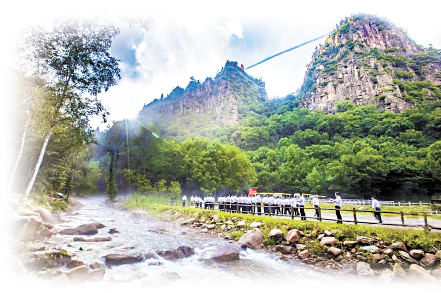 ◆伐木人變旅遊人，是龍江森工林區停伐後產業轉型的又一成功實踐。