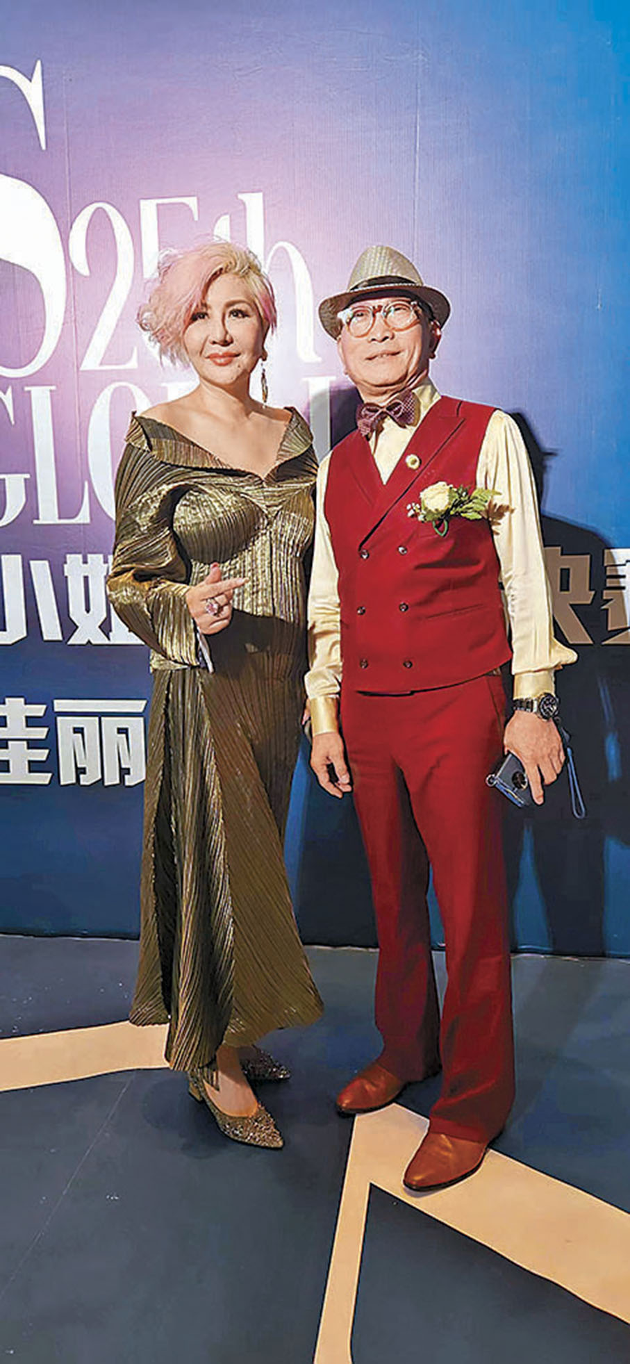 ◆王瑋(左)和浚昇影業有限公司董事長黃展億合影。