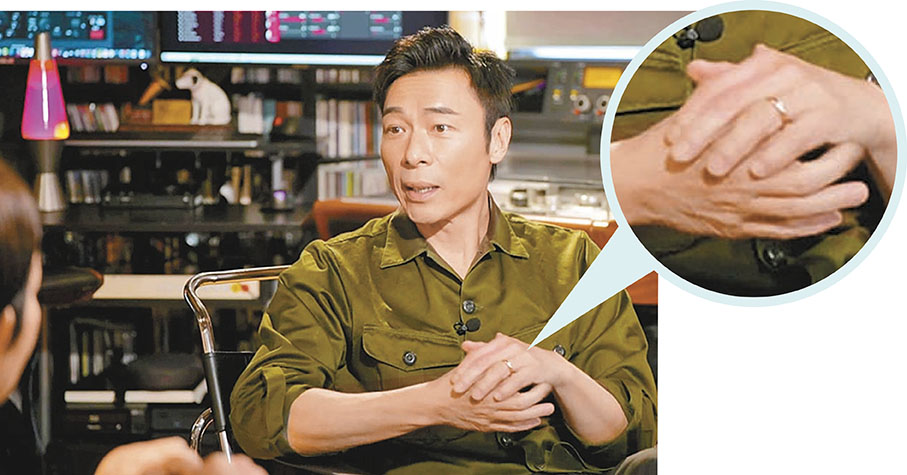 ◆受訪時，許志安全程戴上婚戒。