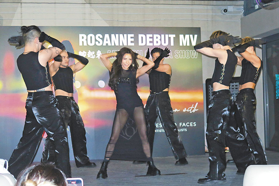 ◆黃婉君現場跳唱新歌。