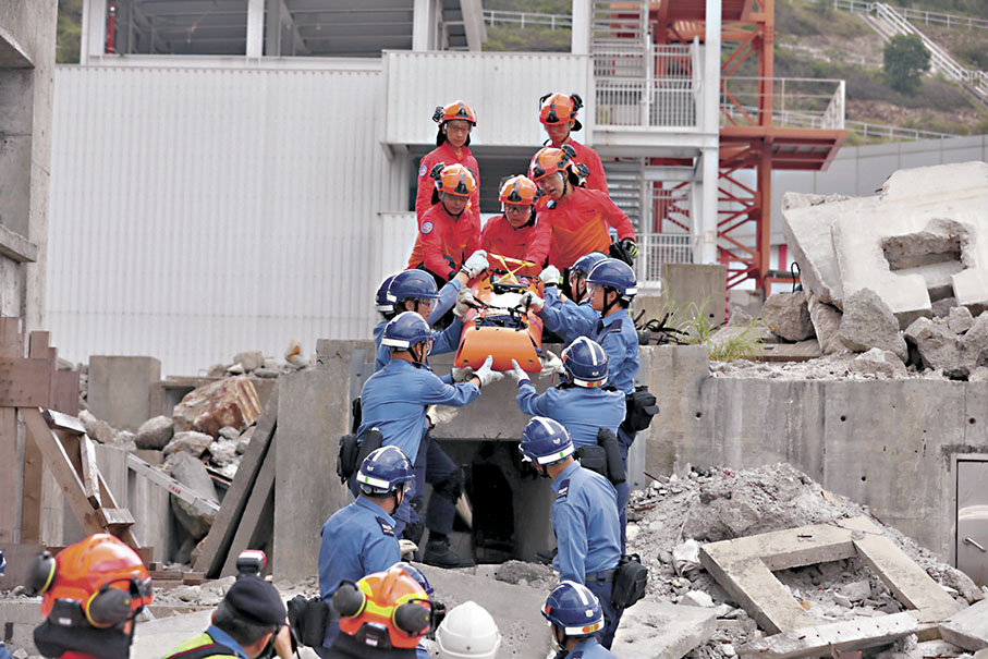 ◆民安隊模擬演習應對超強颱風襲港。 香港文匯報 記者 黃艾力  攝