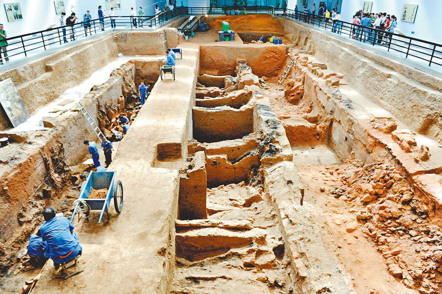 ◆發掘中的秦陵（K9901陪葬坑）。 香港中通社圖片