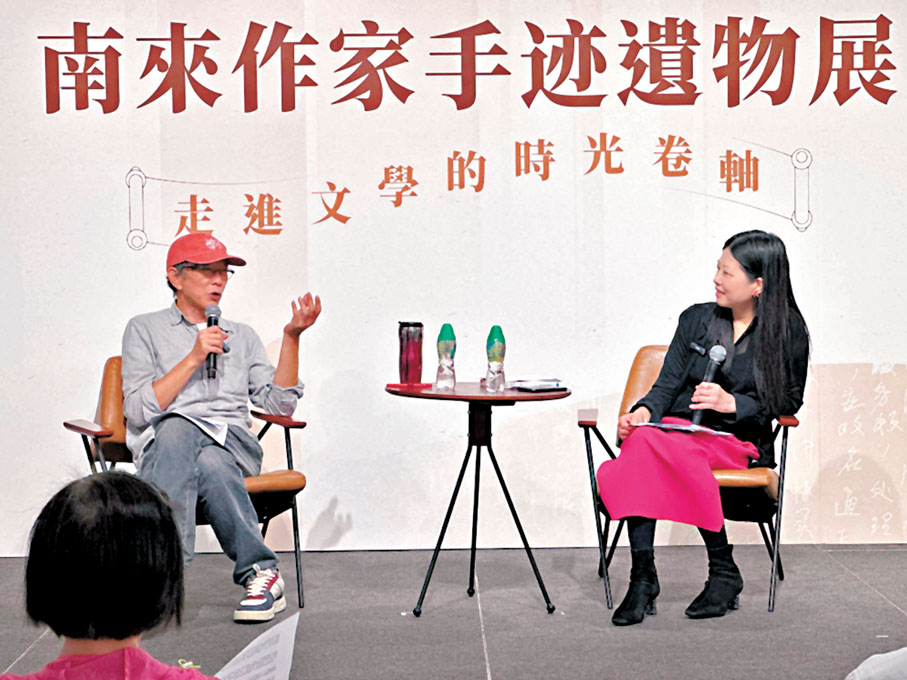 ◆黃燦然與萍兒對談「從新詩到香港詩」。 圖：香港中通社