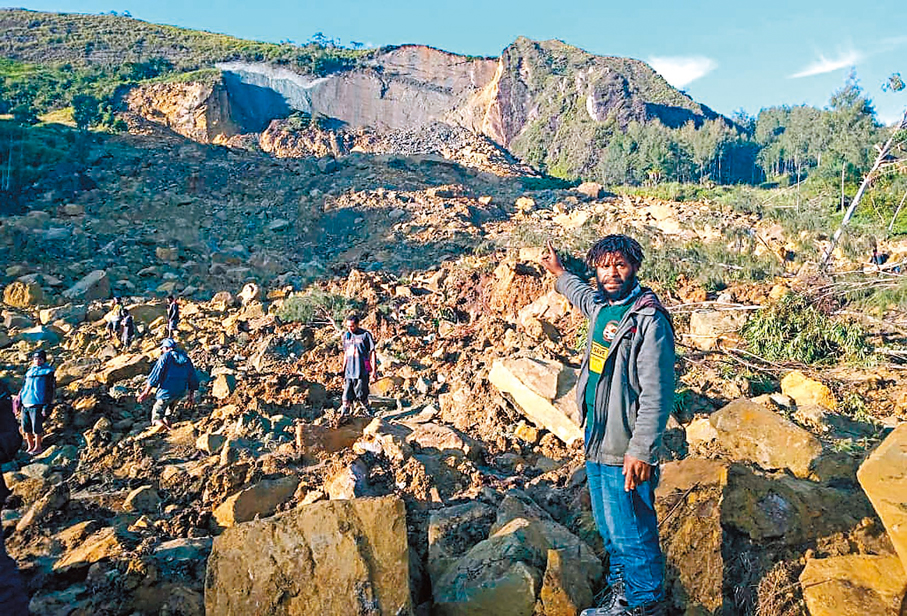 ◆山泥傾瀉處已看不到村莊房屋痕跡。 法新社